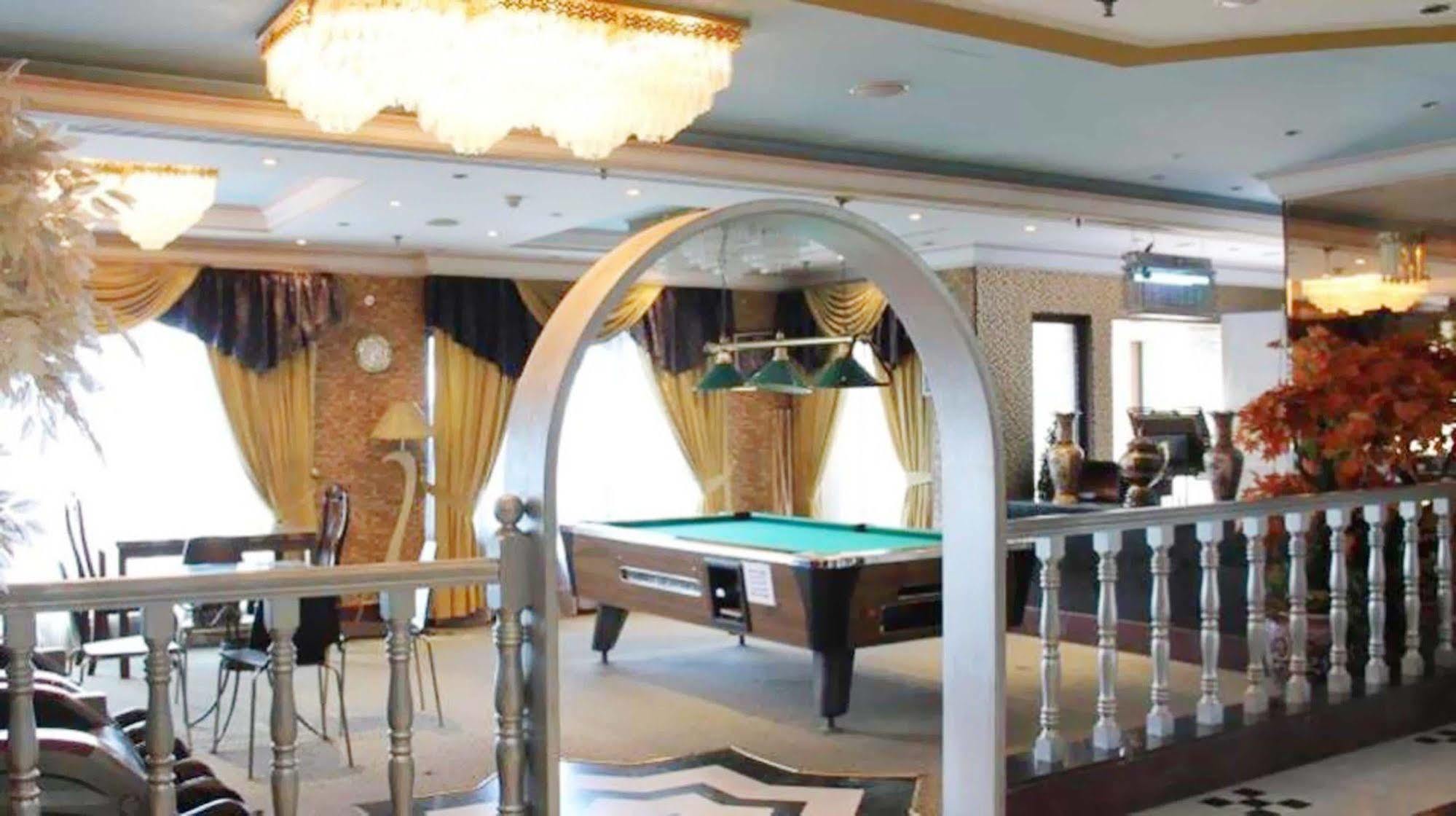 Royal Garden Hotel Dubai Exterior foto