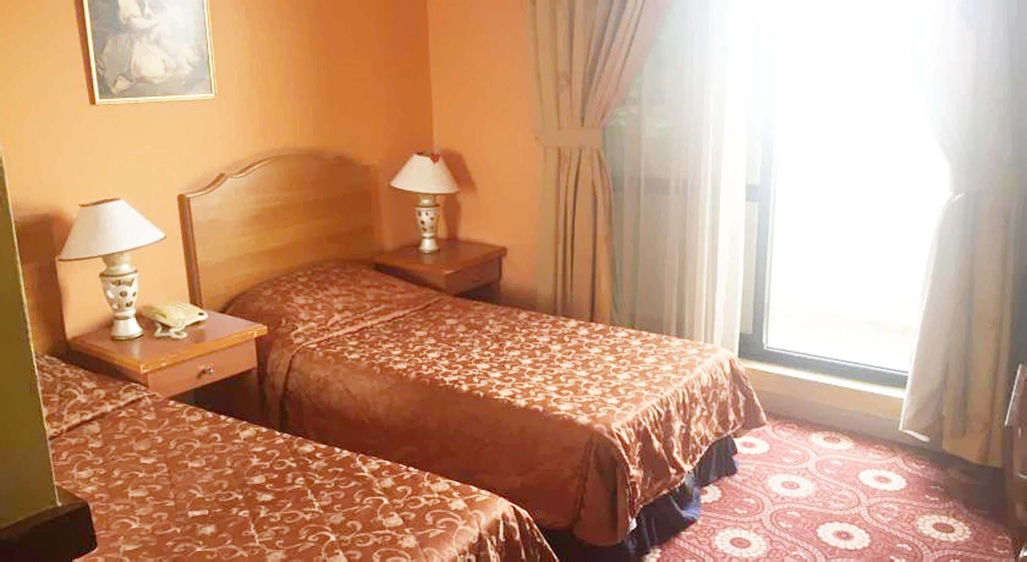 Royal Garden Hotel Dubai Exterior foto